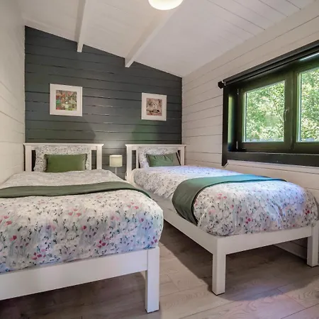Lodge 2 Bed In Schull Oc-l34922 *